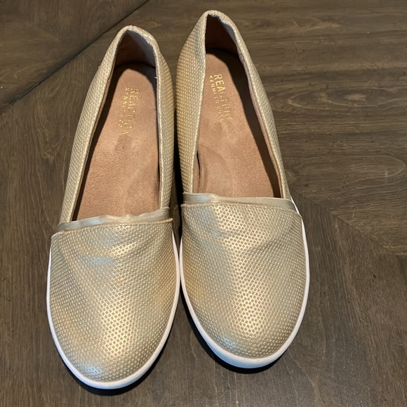 SZ 9 KENNETH COLE GOLD & WHITE TEXTILE FAY SNEAKER - Picture 2 of 6